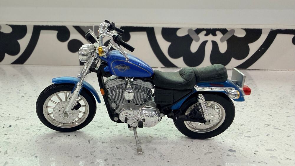 1997 Maisto 1:18 Harley Davidson XLH Sportster 1200 Evolution Blue Diecast
